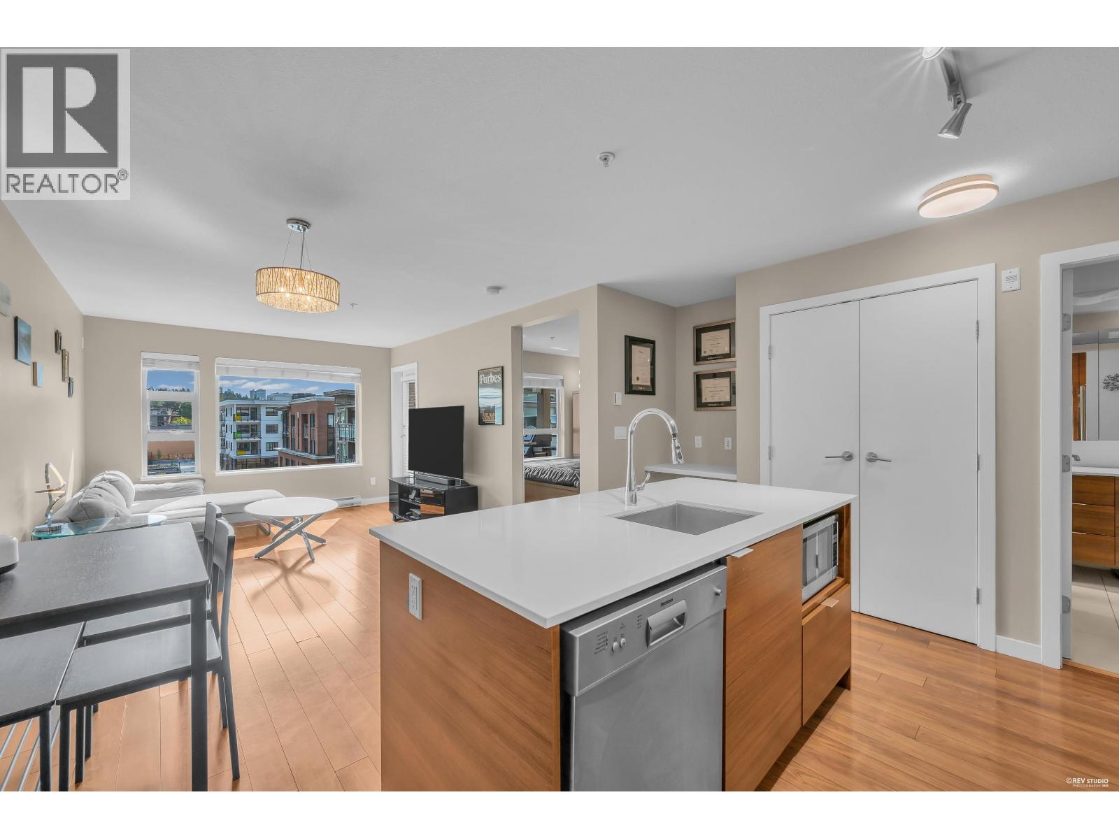 401 1677 Lloyd Avenue Property Photo 2