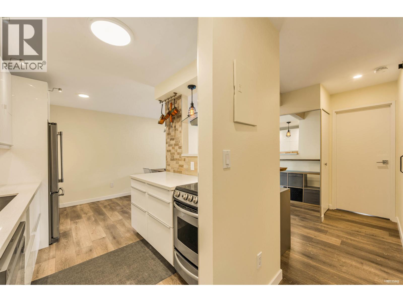 310 428 Agnes Street Property Photo 11