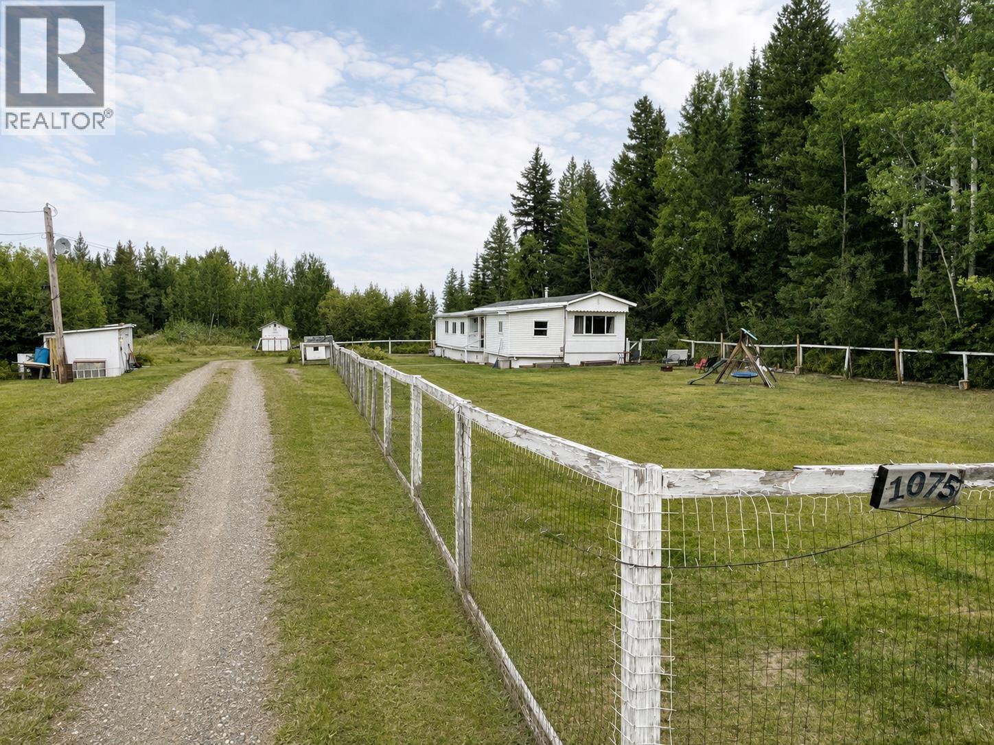 1075 Falcon Road Property Photo 2