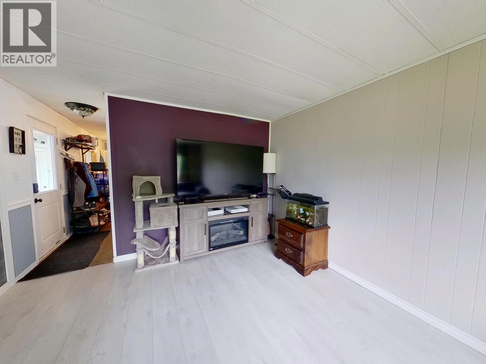 1075 Falcon Road Property Photo 4