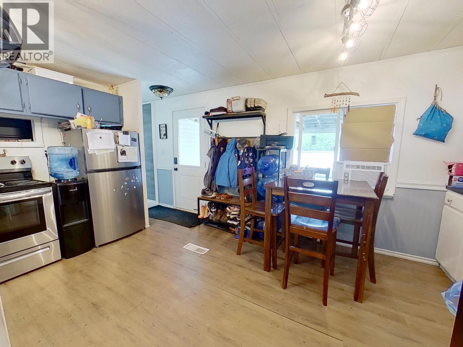 1075 Falcon Road Property Photo 6