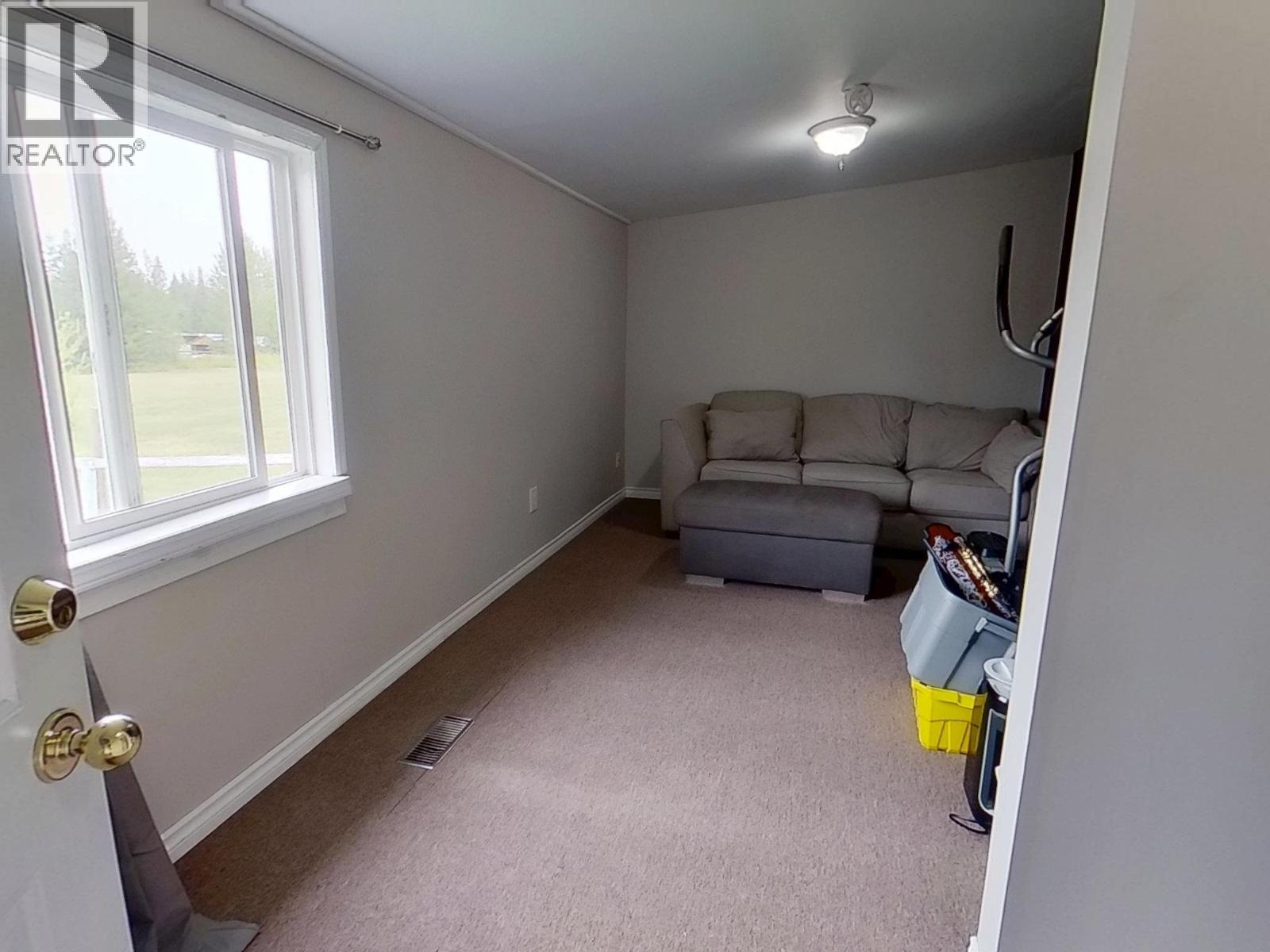 1075 Falcon Road Property Photo 16