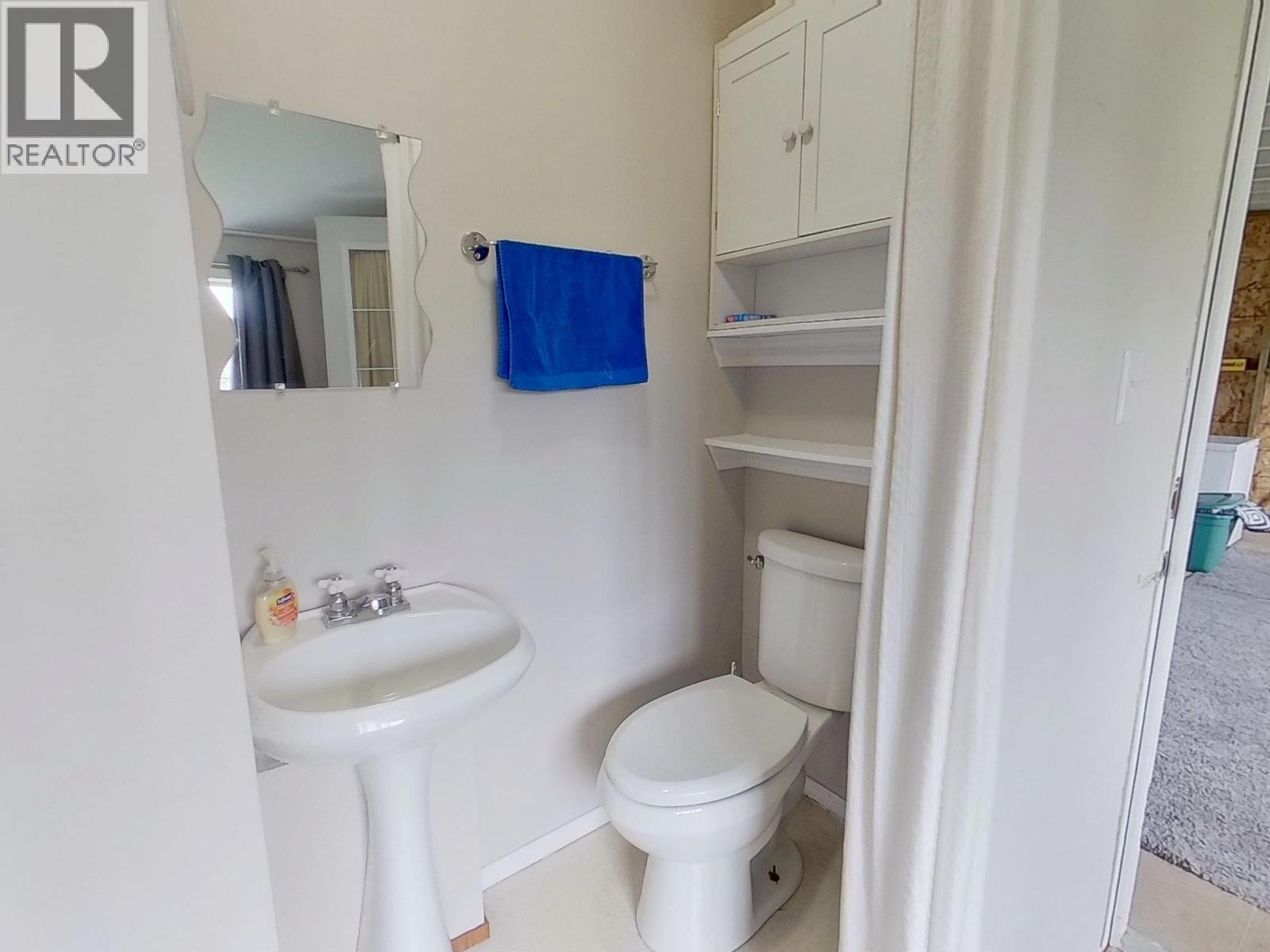 1075 Falcon Road Property Photo 17