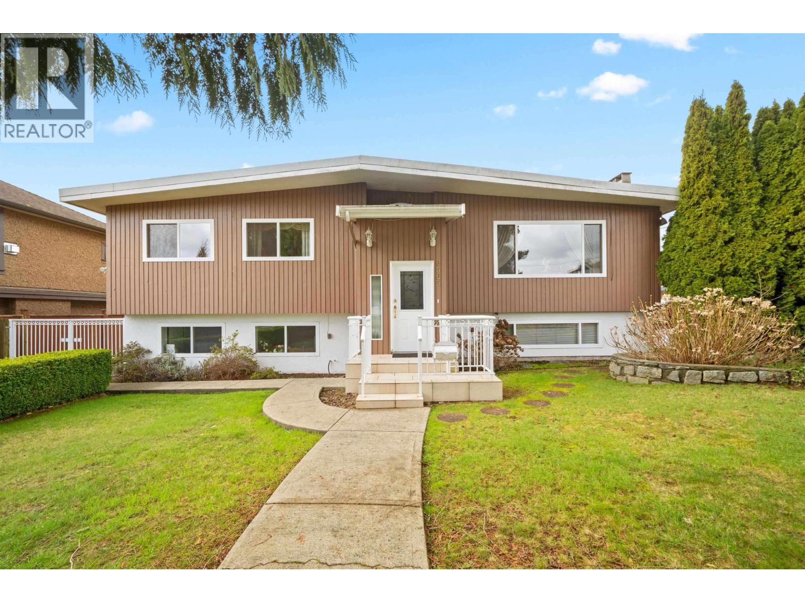 6565 Sumas Drive Property Photo 1
