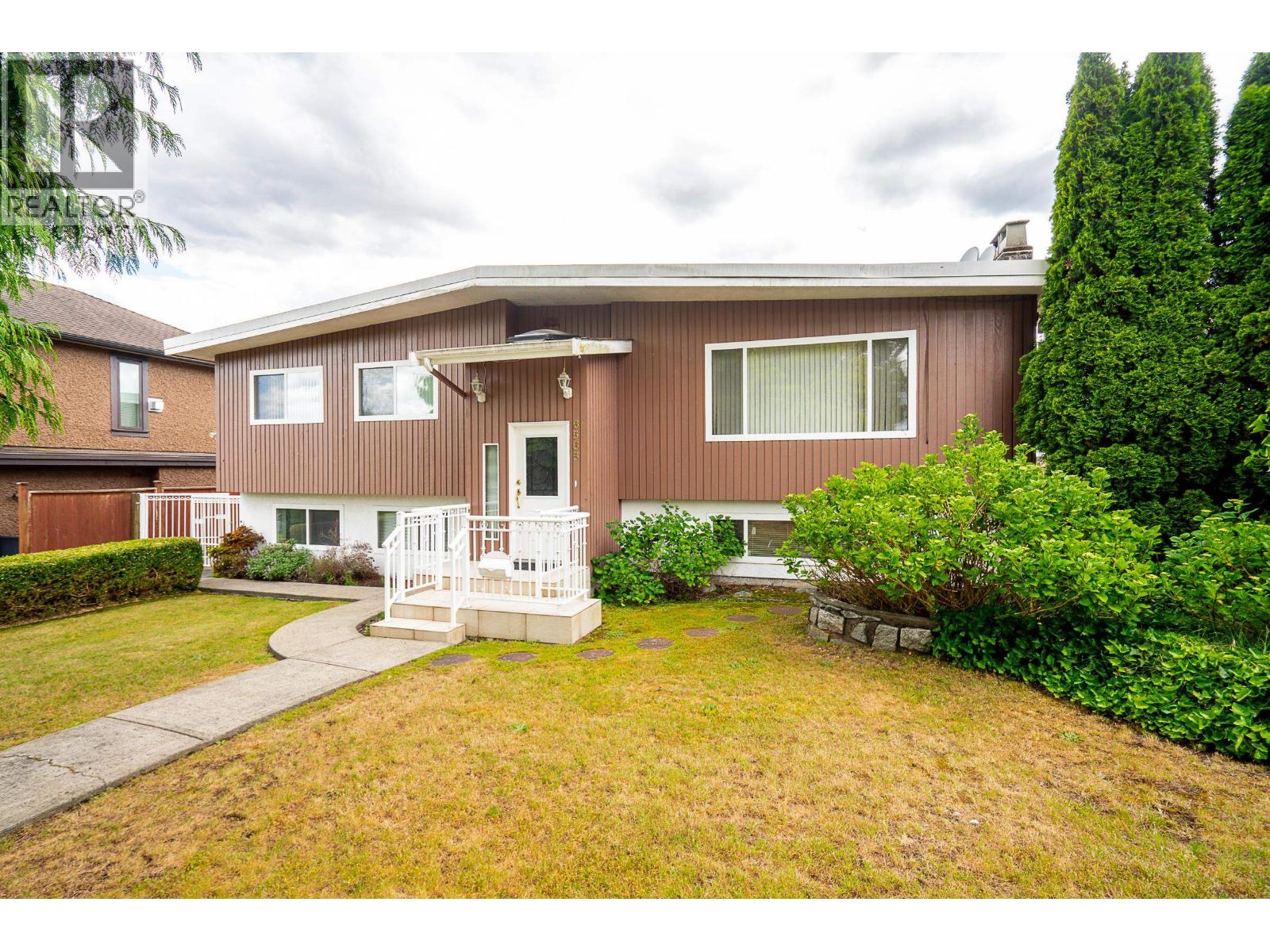 6565 Sumas Drive Property Photo 2