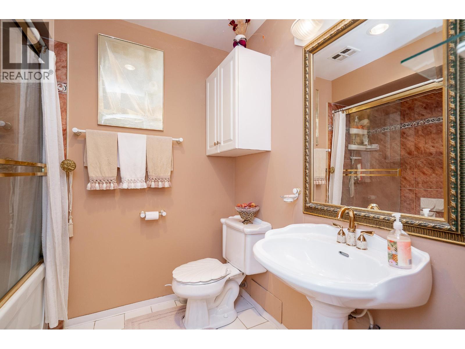 6565 Sumas Drive Property Photo 10
