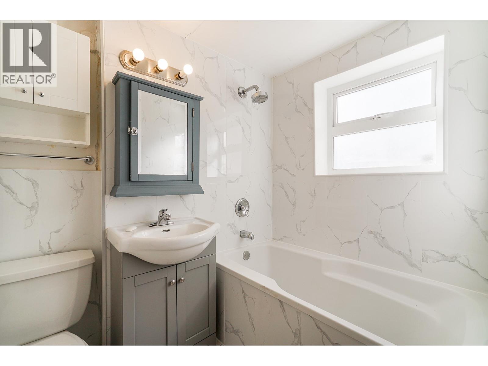 6565 Sumas Drive Property Photo 13
