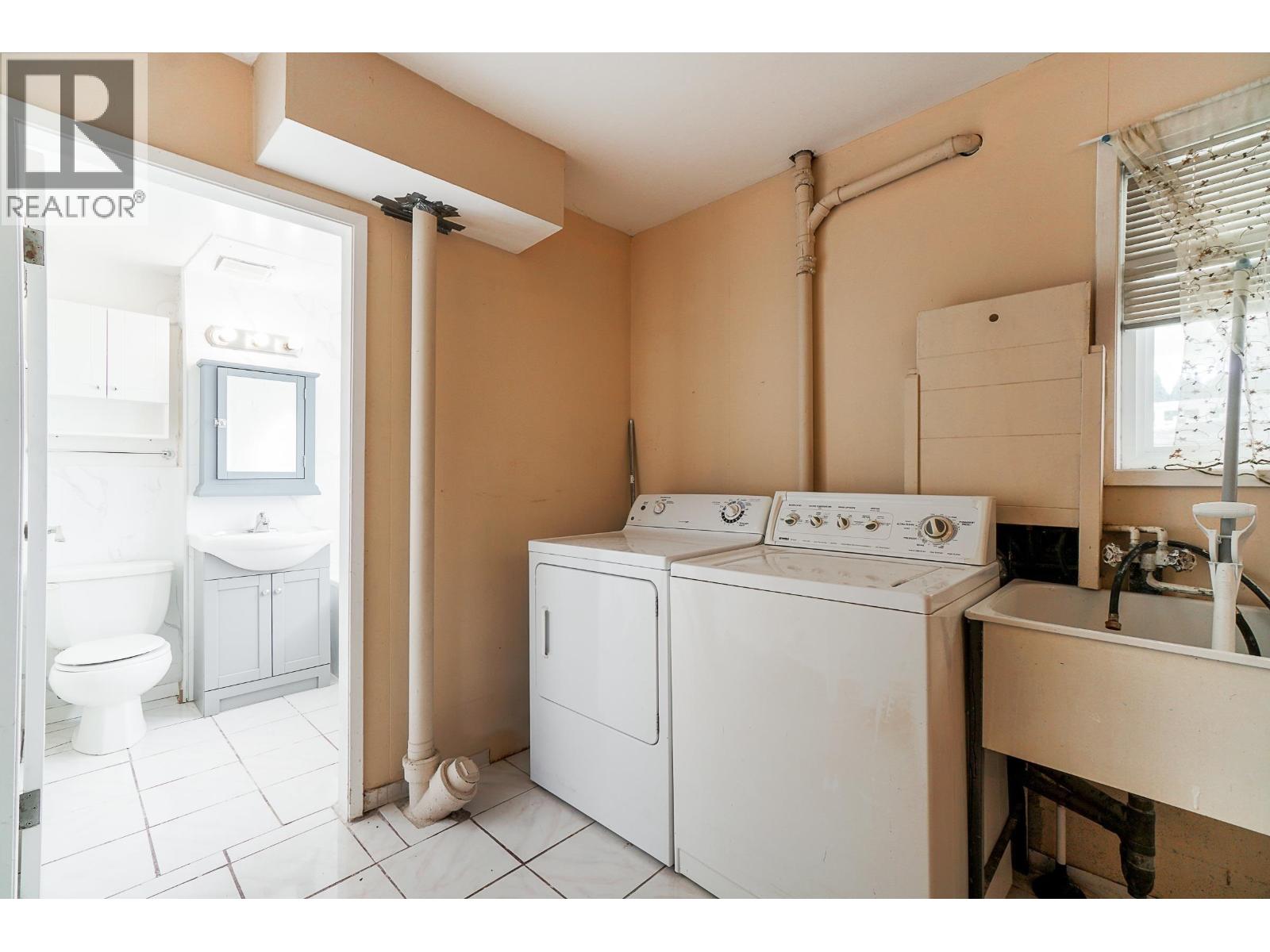 6565 Sumas Drive Property Photo 14