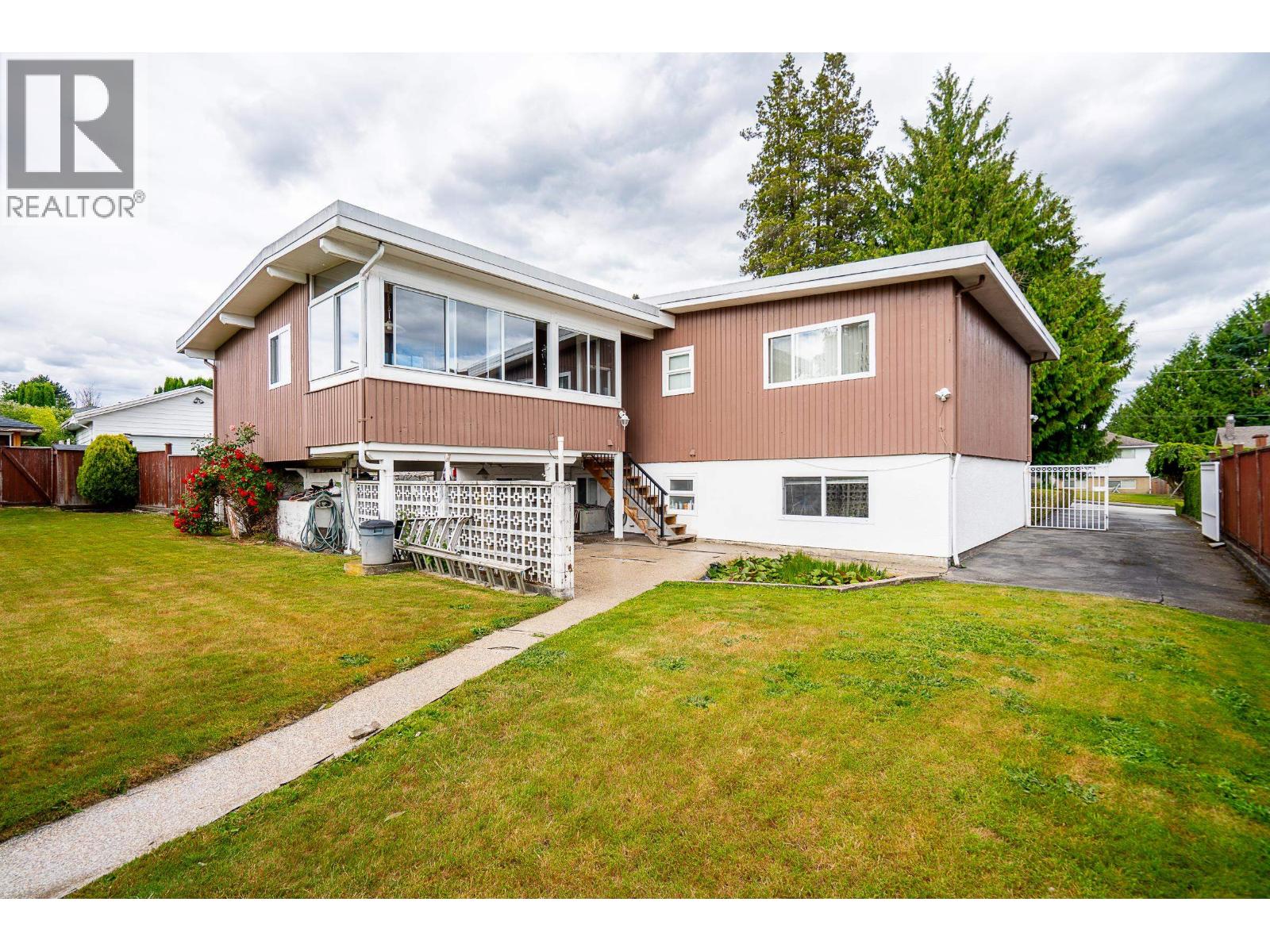 6565 Sumas Drive Property Photo 16