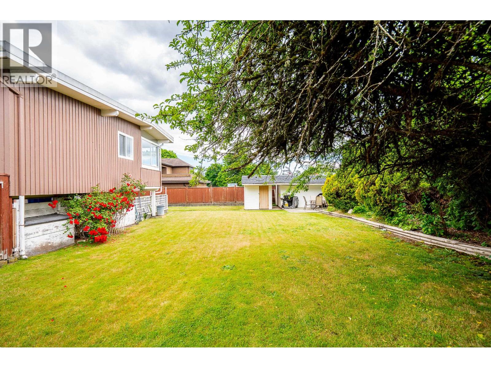 6565 Sumas Drive Property Photo 17