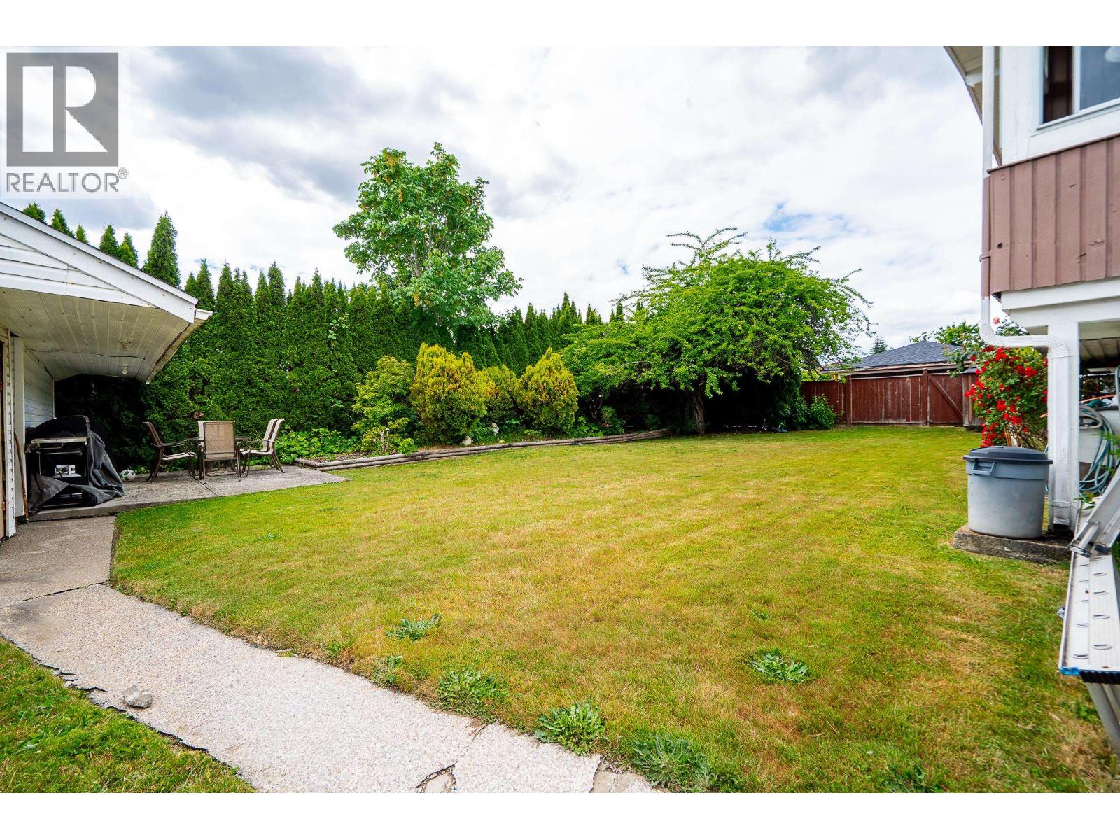 6565 Sumas Drive Property Photo 18