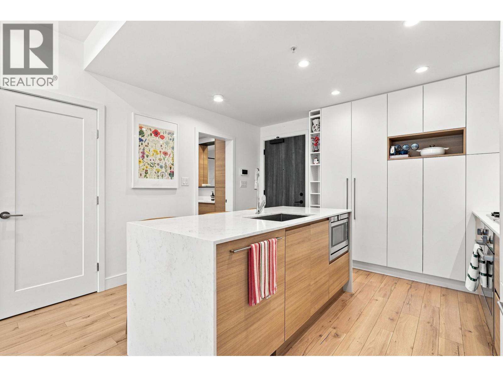 211 3131 Murray Street Property Photo 9