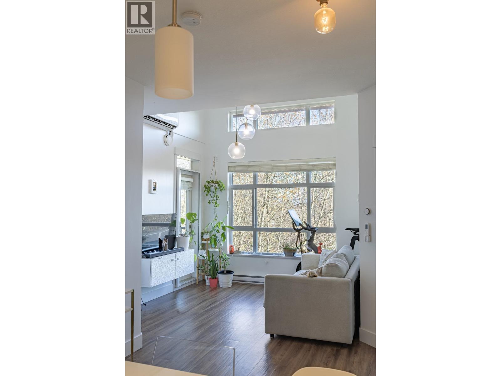 611 2465 Wilson Avenue Property Photo 4
