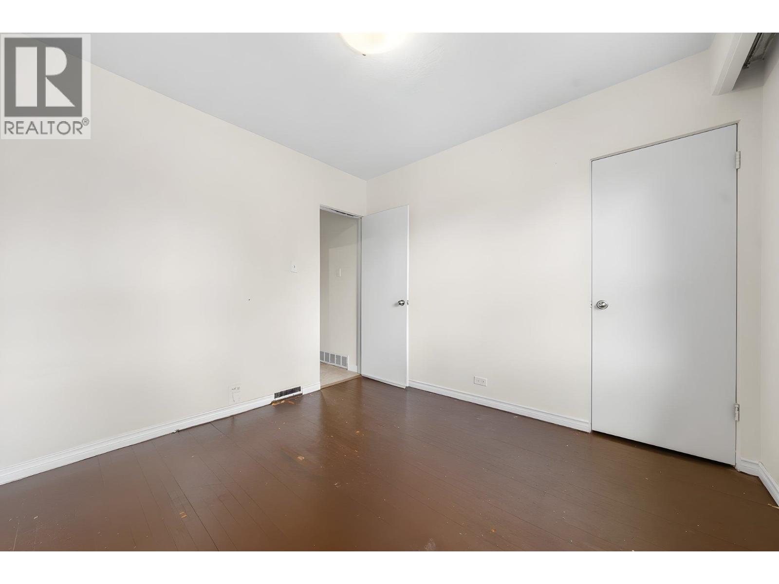 339 E 41st Avenue Property Photo 19