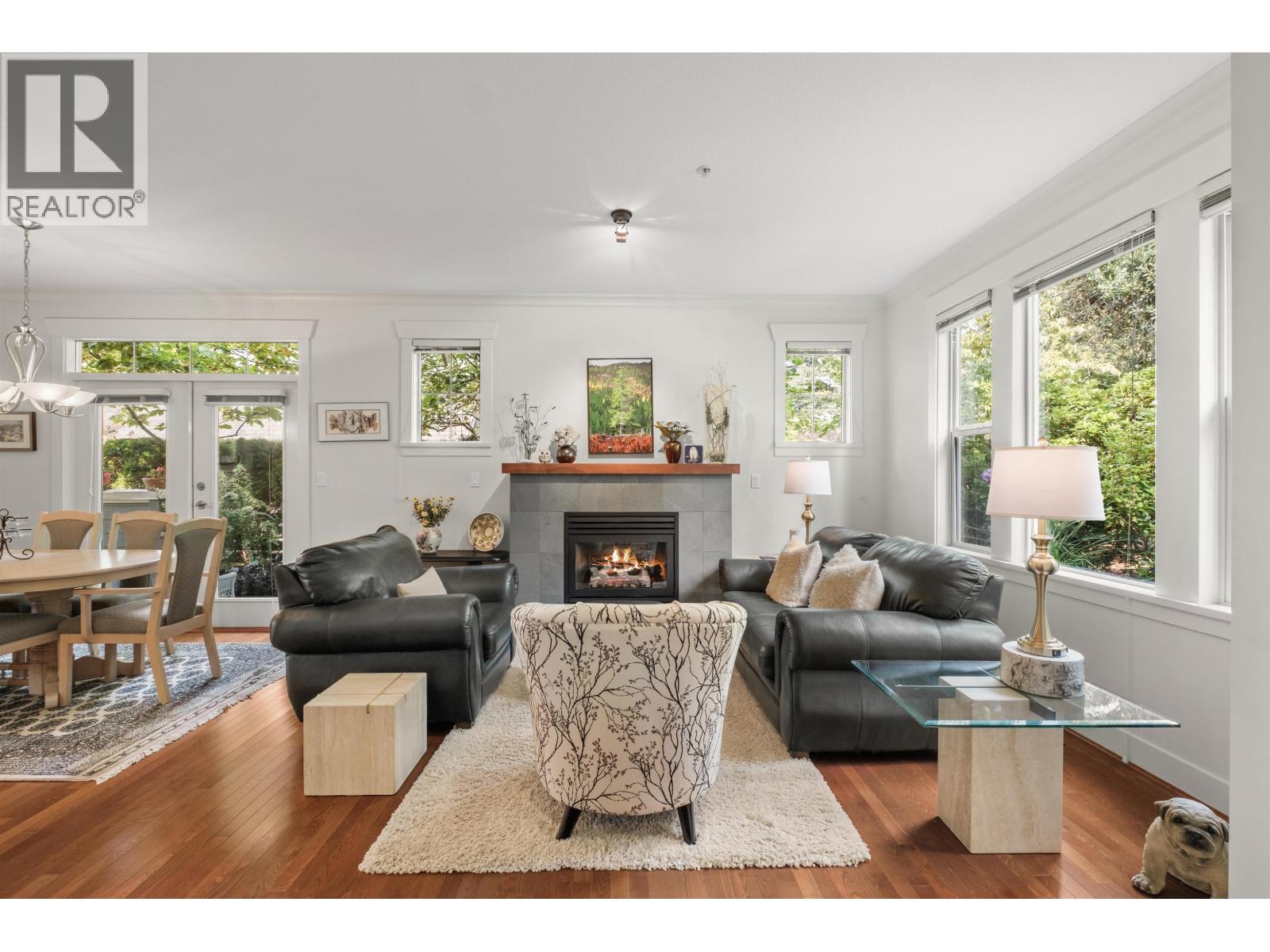 261 E Queens Road Property Photo 2