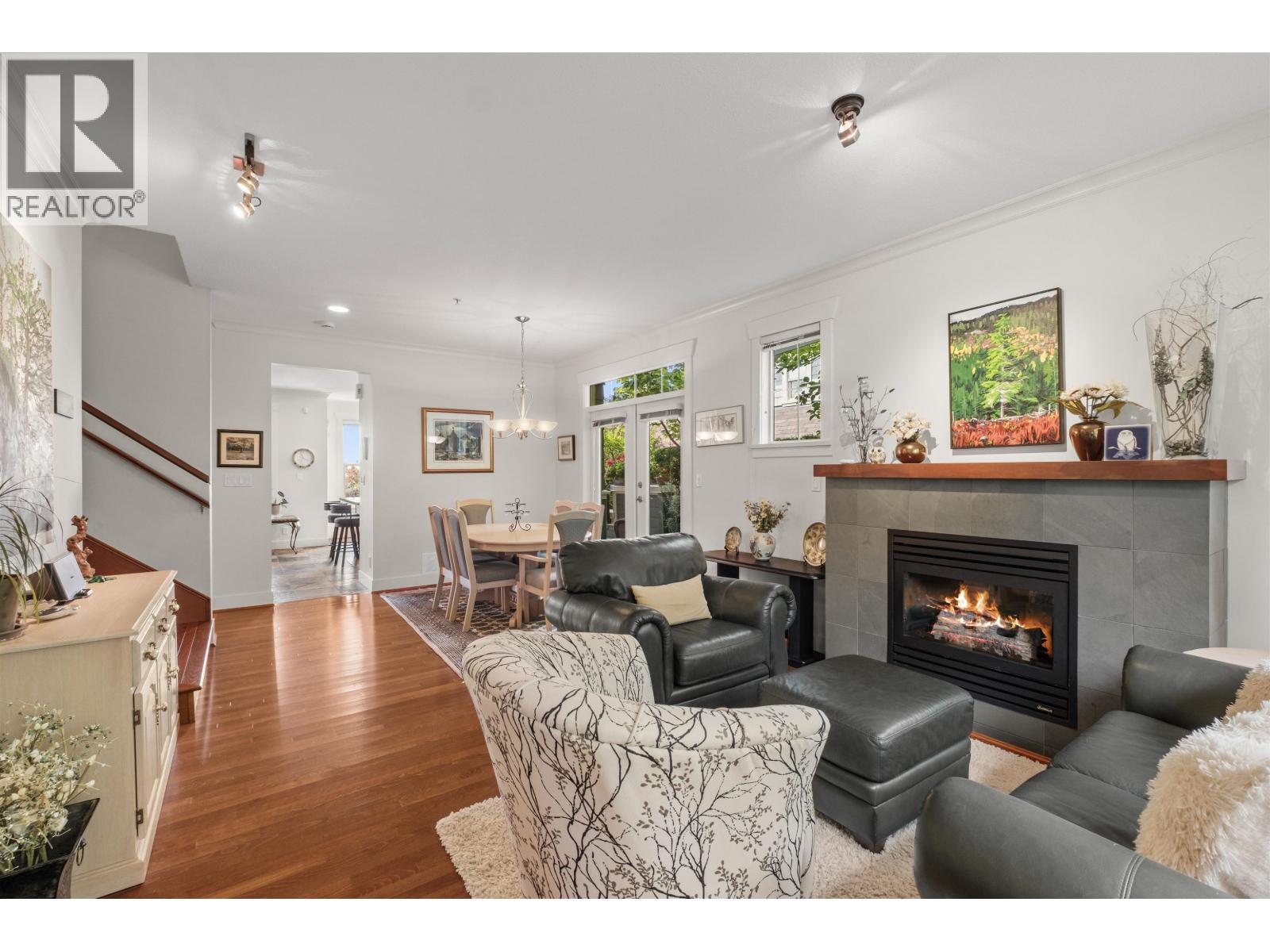 261 E Queens Road Property Photo 3