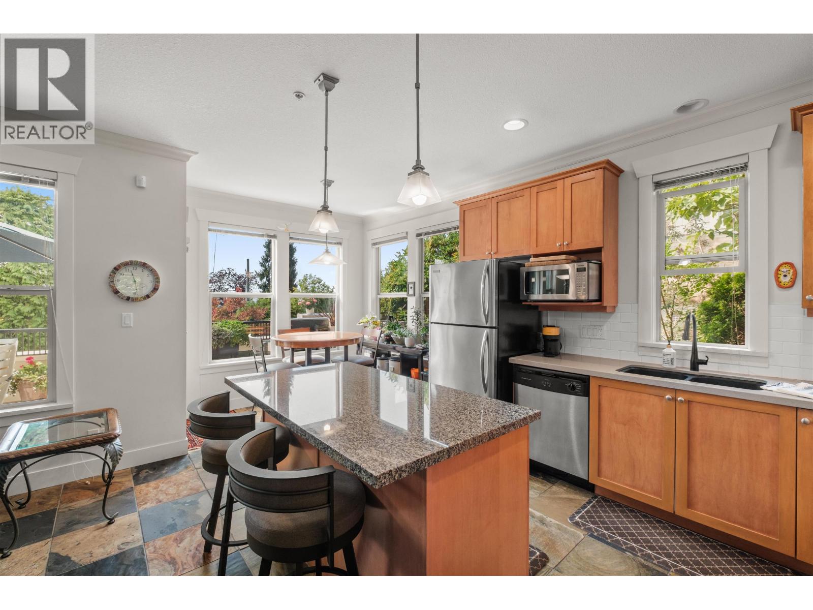 261 E Queens Road Property Photo 6