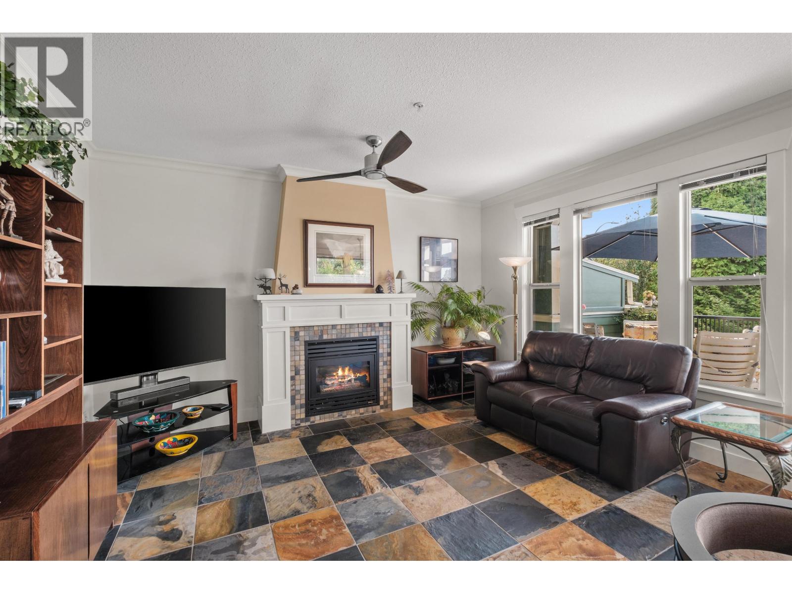 261 E Queens Road Property Photo 8