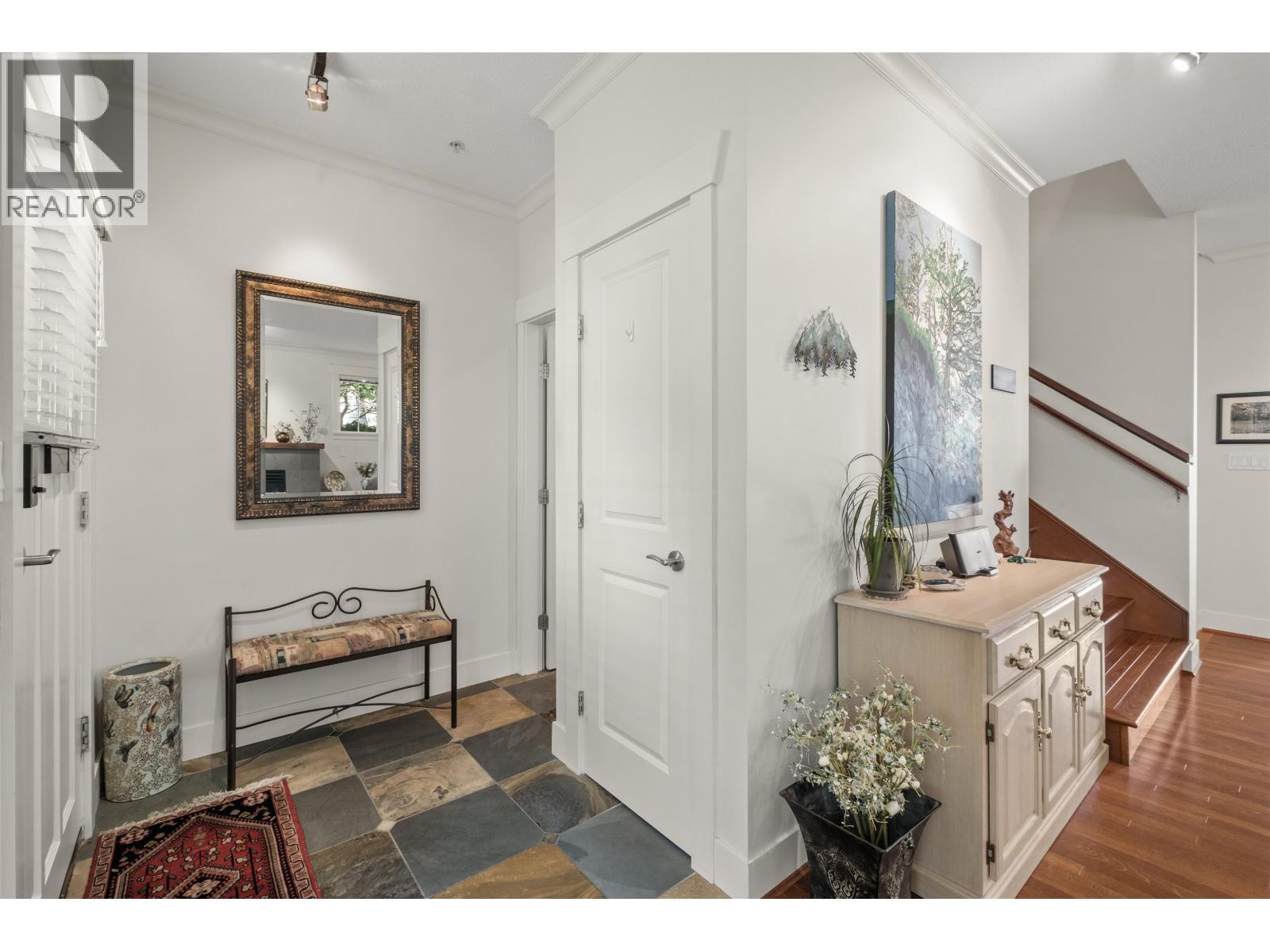 261 E Queens Road Property Photo 10