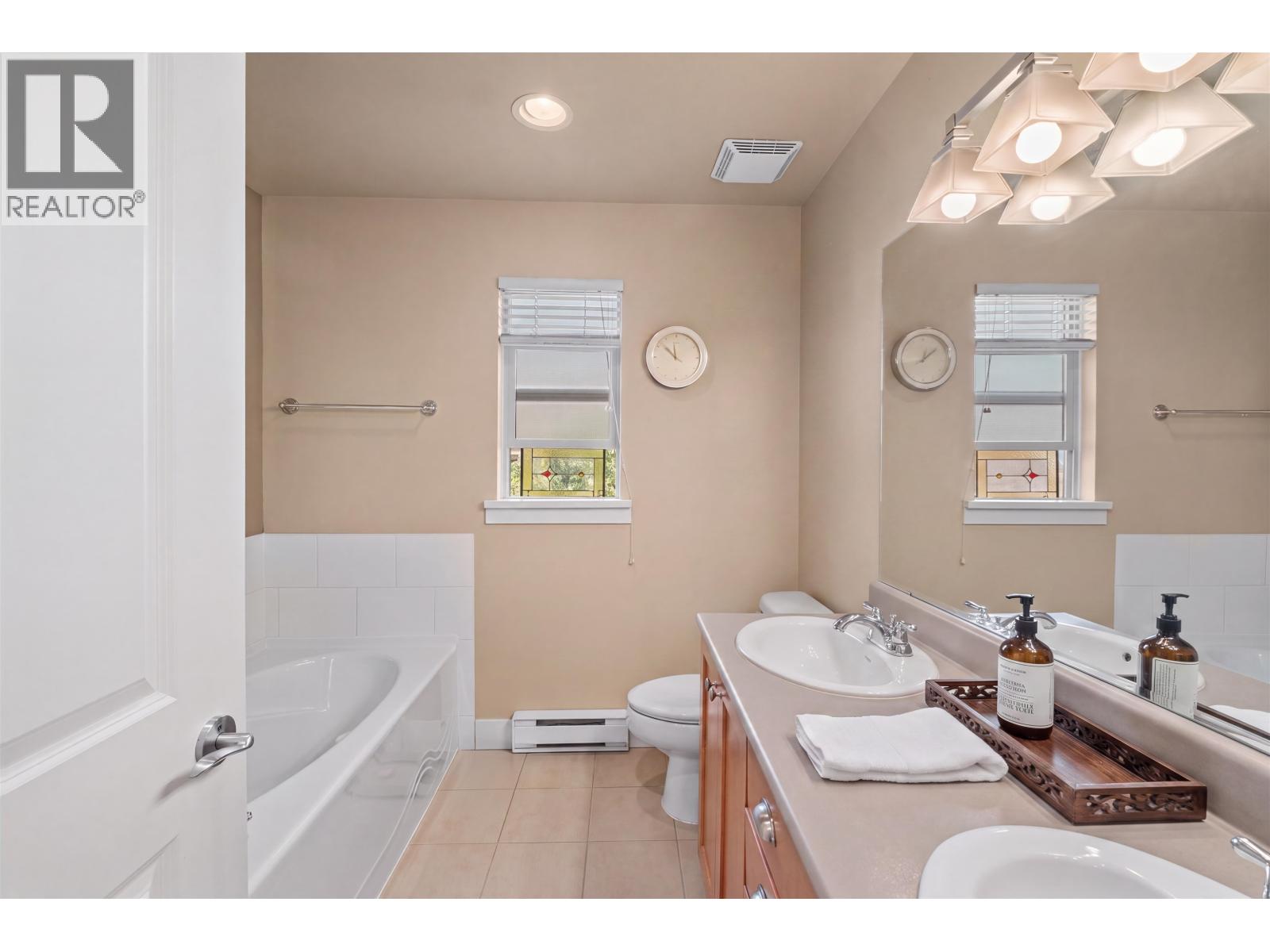 261 E Queens Road Property Photo 13