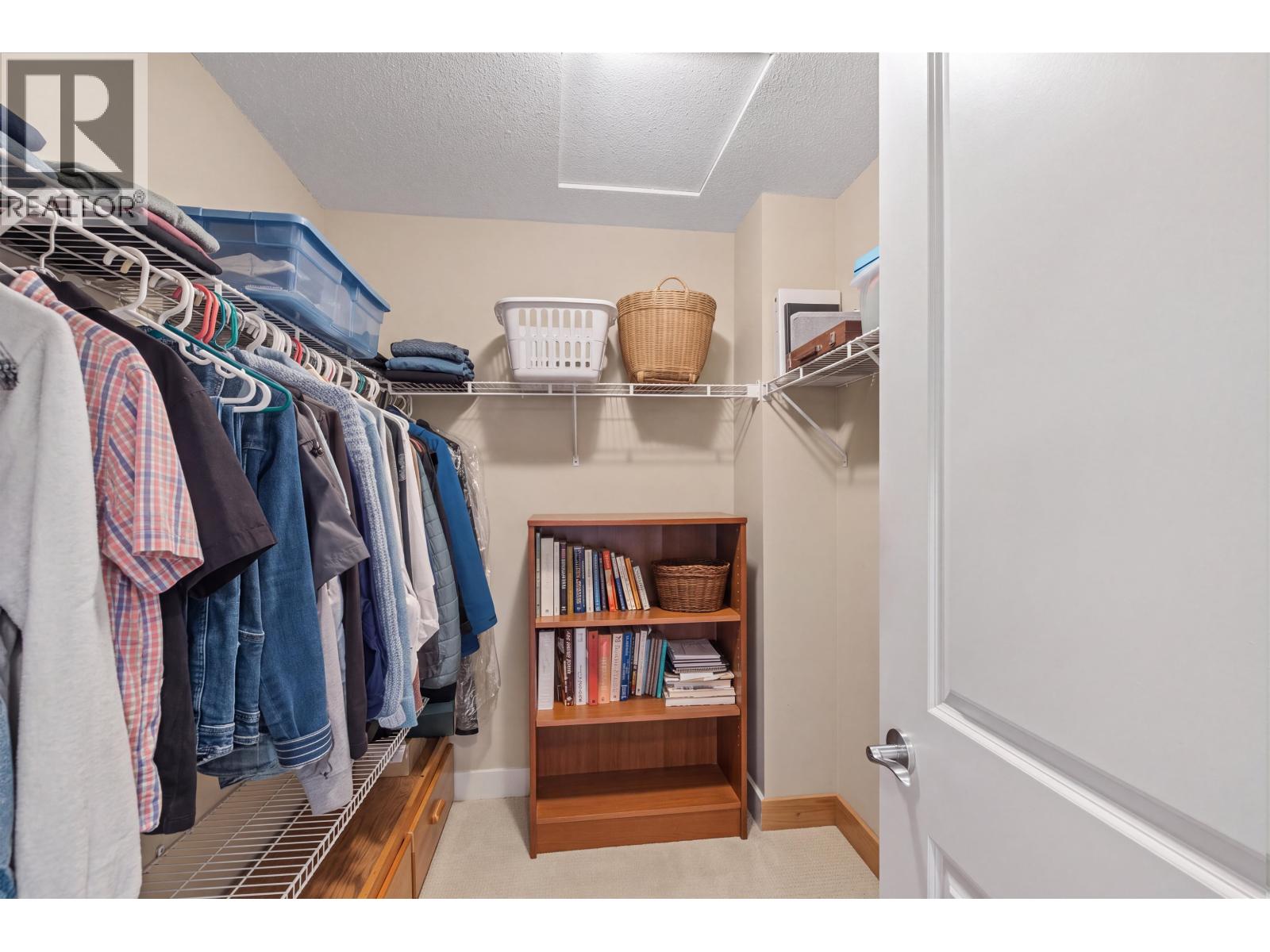 261 E Queens Road Property Photo 15