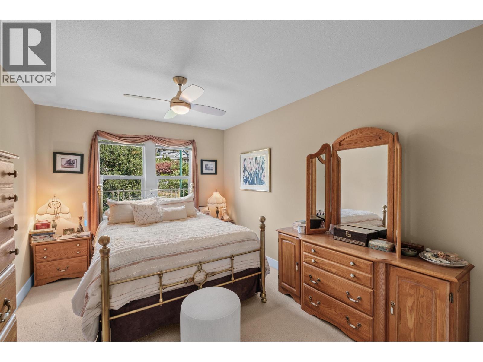 261 E Queens Road Property Photo 16