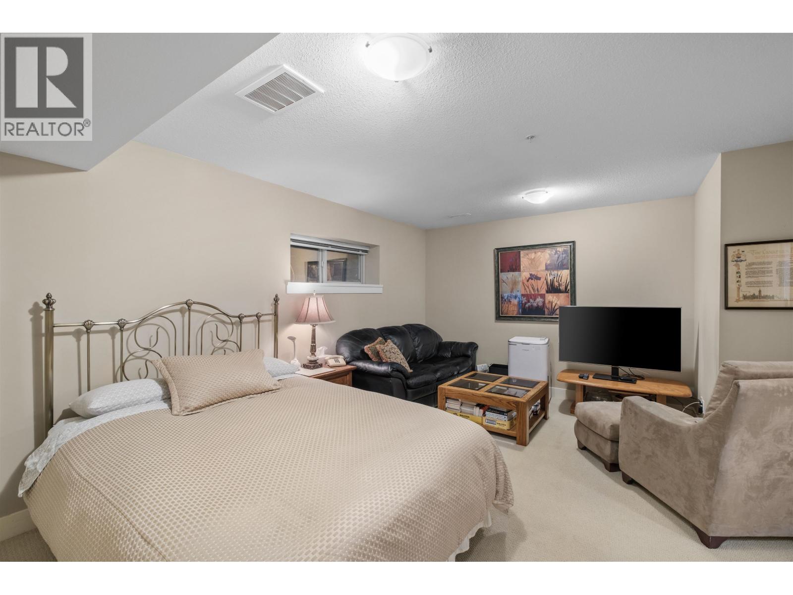 261 E Queens Road Property Photo 19