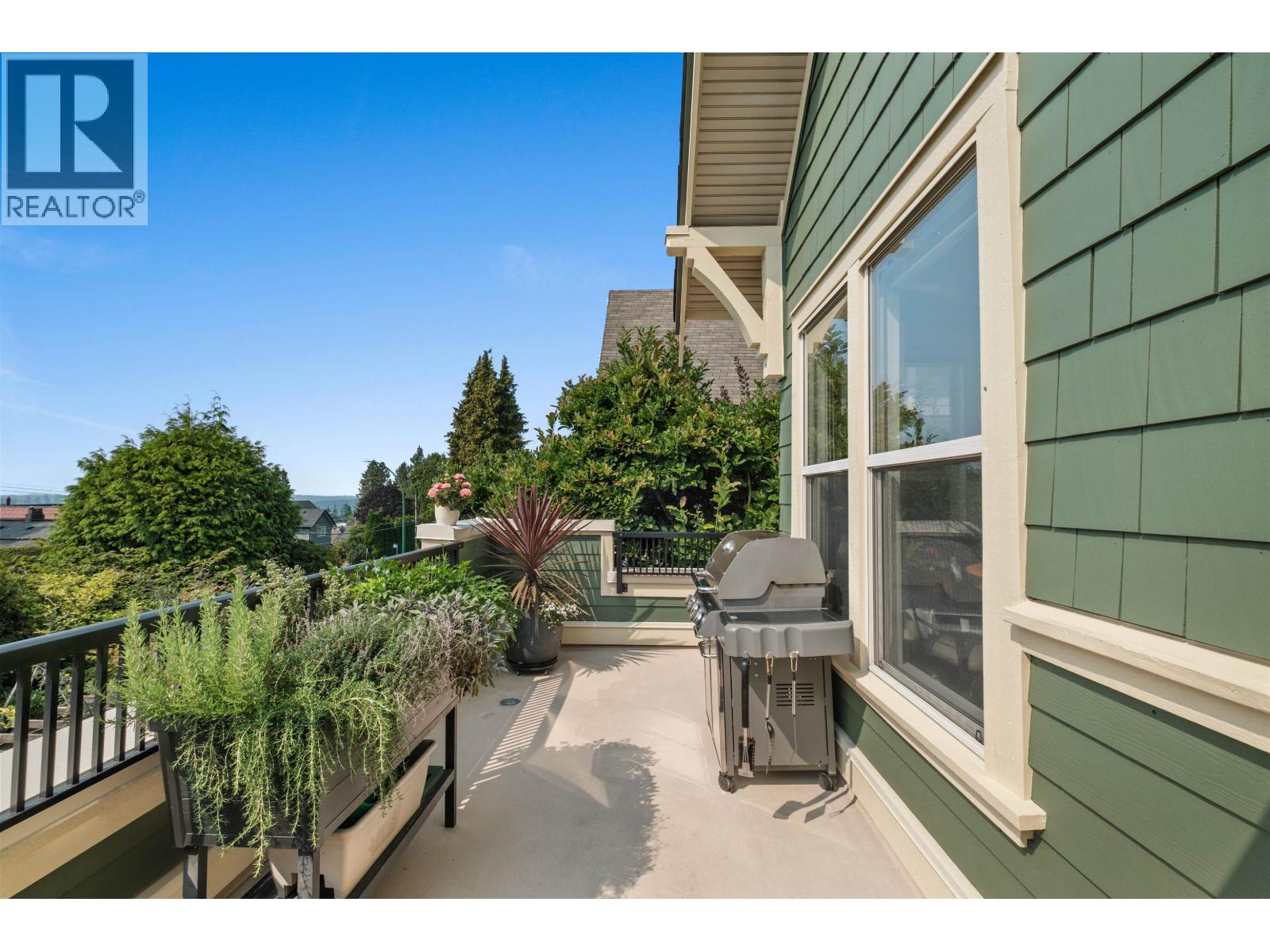 261 E Queens Road Property Photo 24