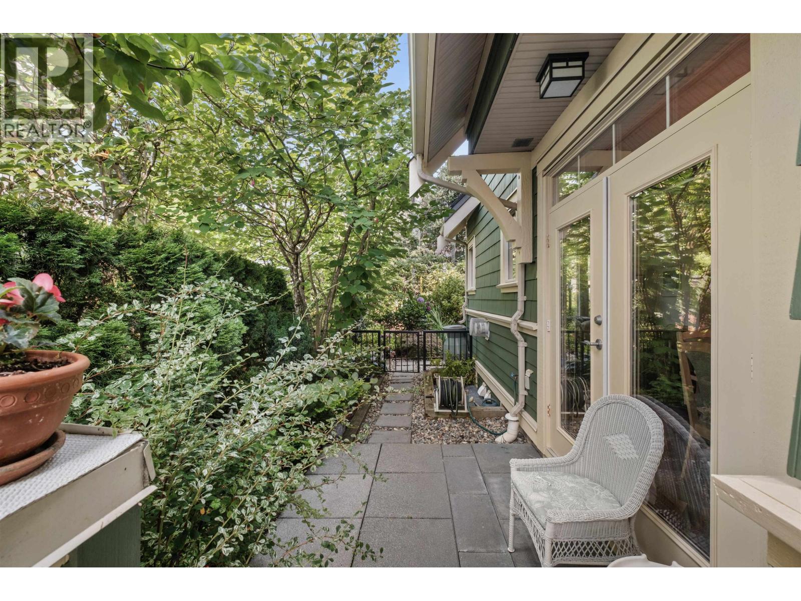 261 E Queens Road Property Photo 26