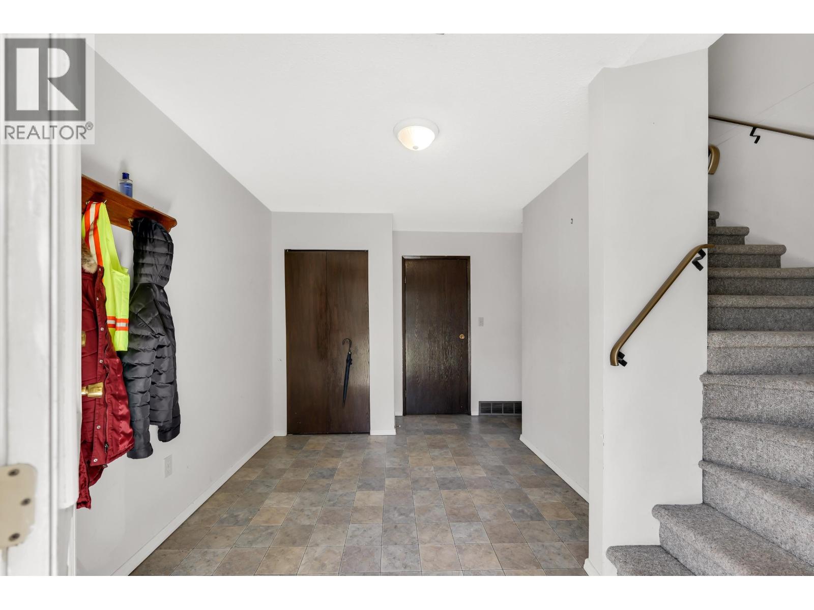 38319 Westway Avenue Property Photo 4