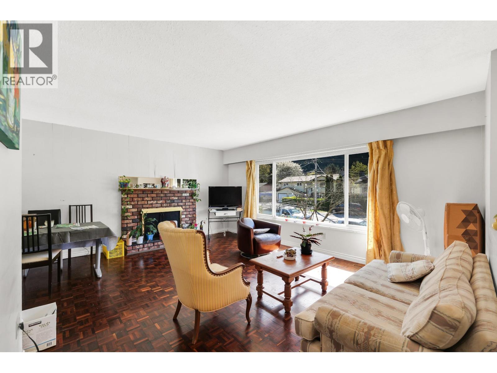 38319 Westway Avenue Property Photo 5