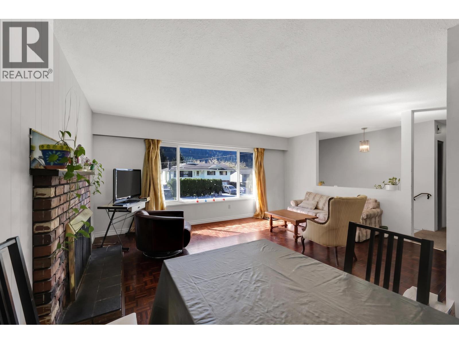 38319 Westway Avenue Property Photo 7