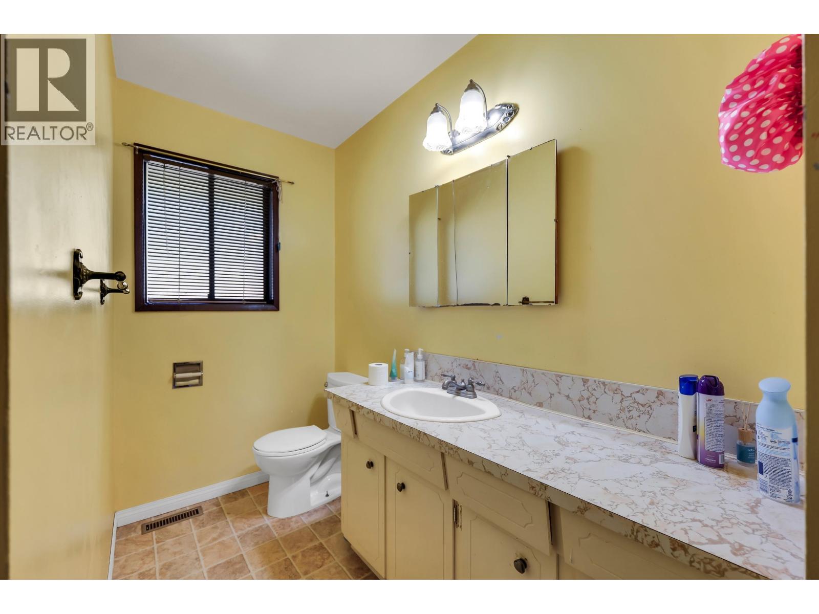 38319 Westway Avenue Property Photo 16
