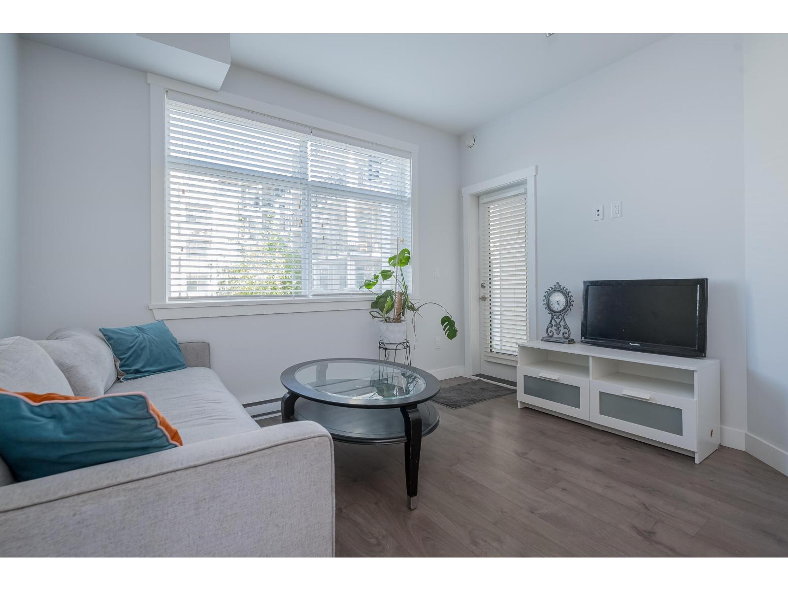 214 20696 Eastleigh Crescent Property Photo 2
