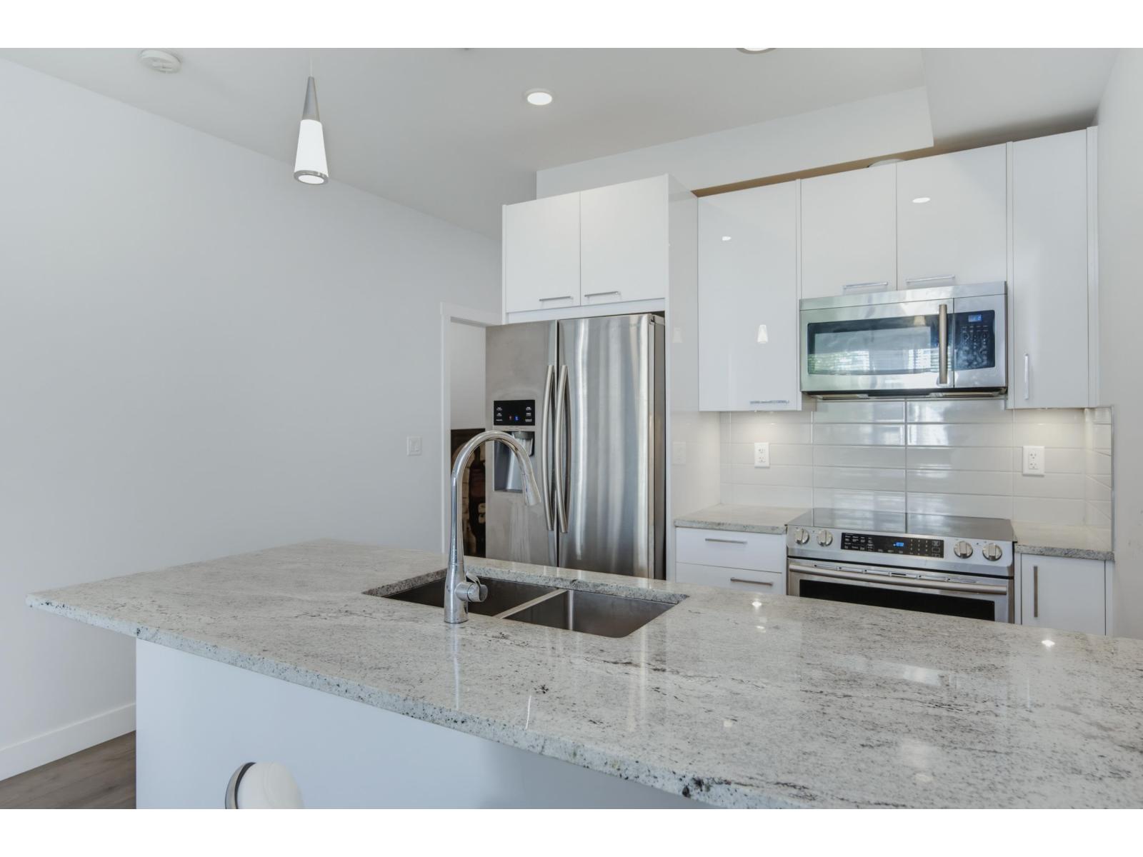 214 20696 Eastleigh Crescent Property Photo 12