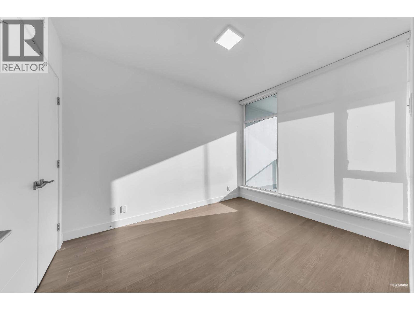 1505 6511 Sussex Avenue Property Photo 2