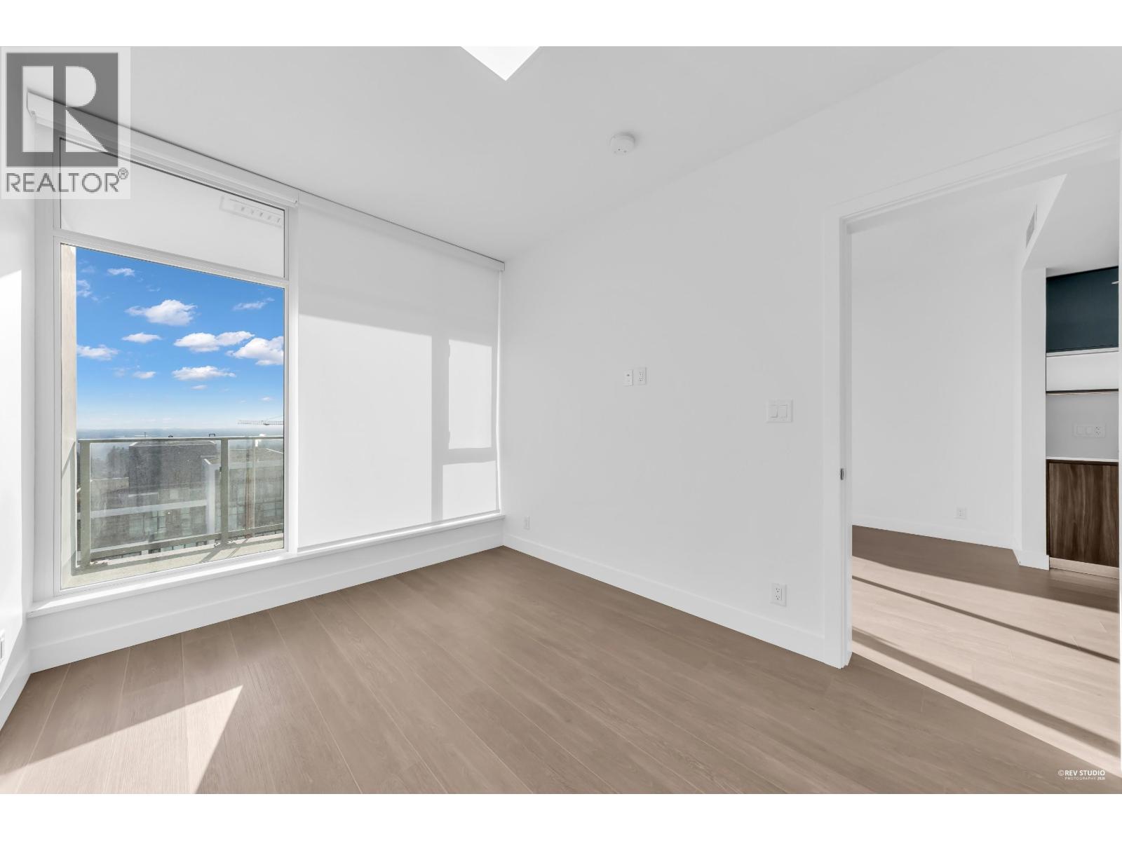 1505 6511 Sussex Avenue Property Photo 3