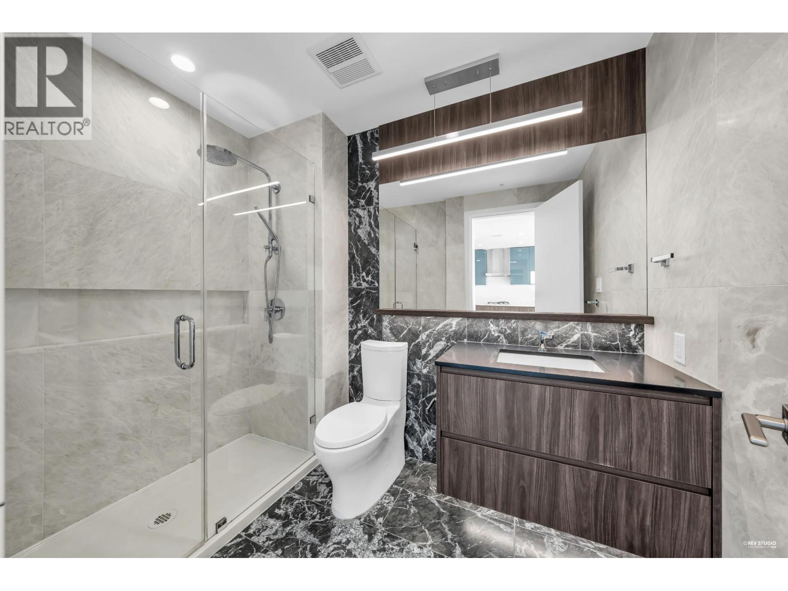 1505 6511 Sussex Avenue Property Photo 4