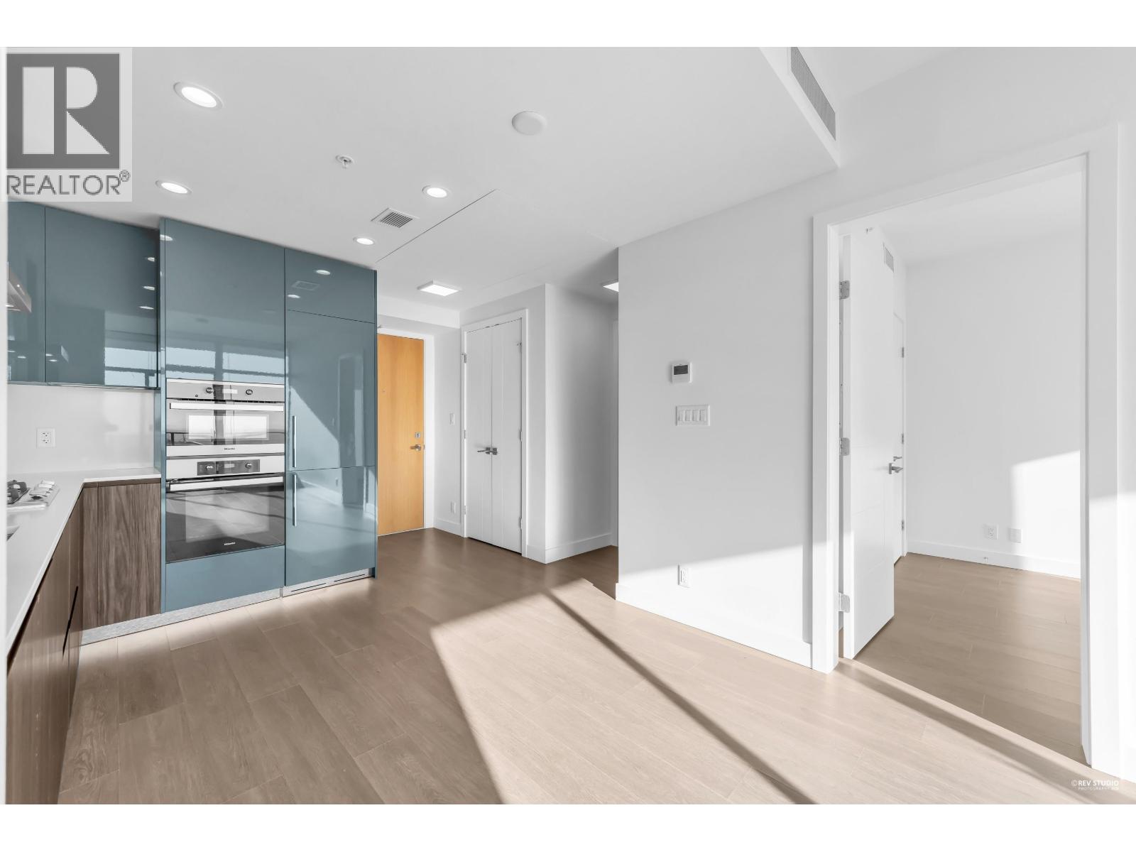 1505 6511 Sussex Avenue Property Photo 9