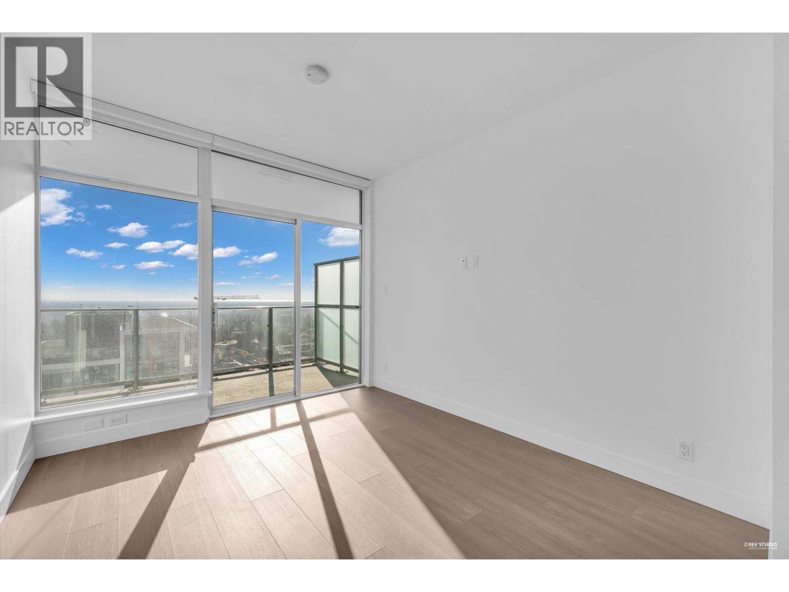 1505 6511 Sussex Avenue Property Photo 11