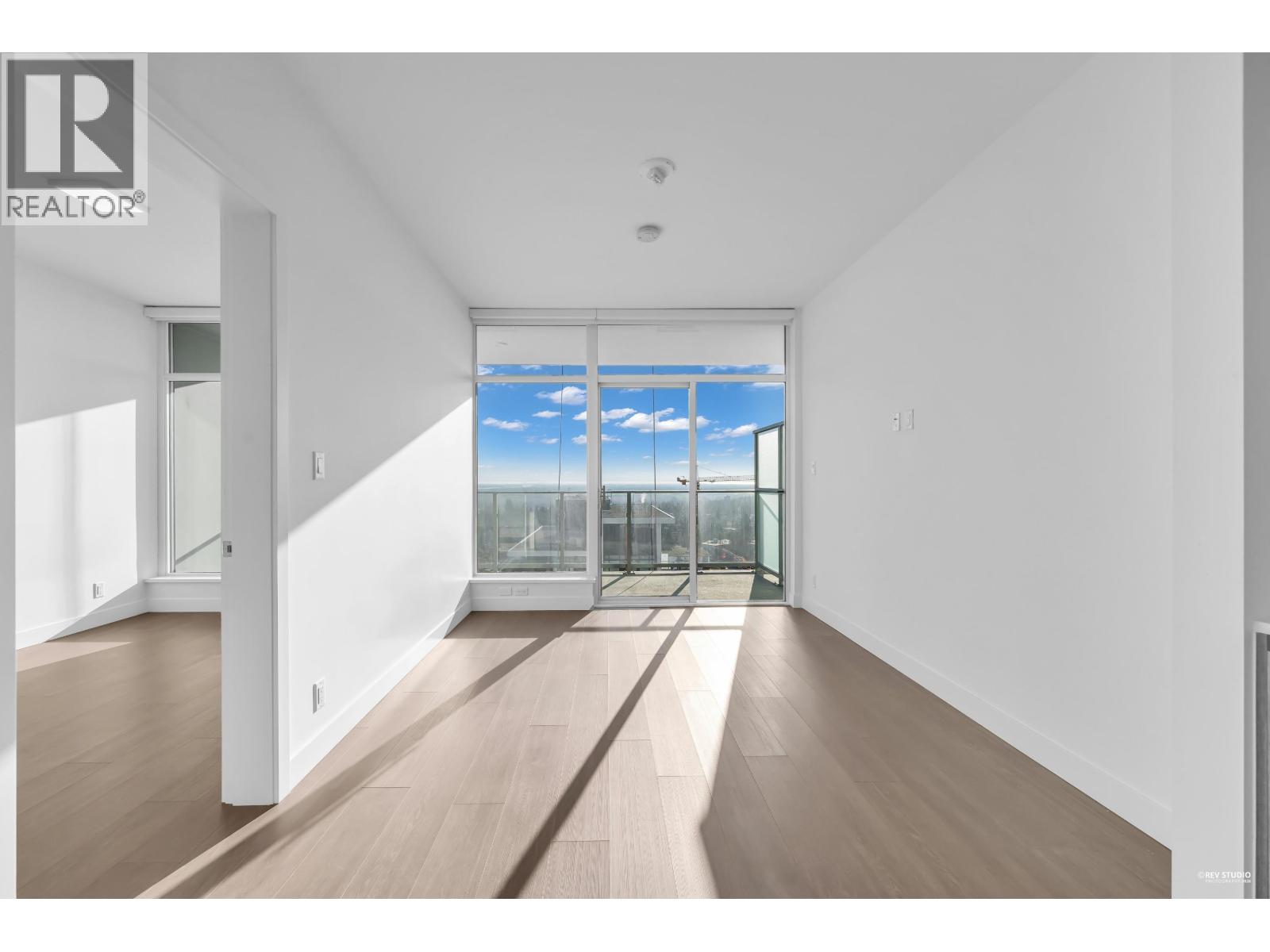 1505 6511 Sussex Avenue Property Photo 12