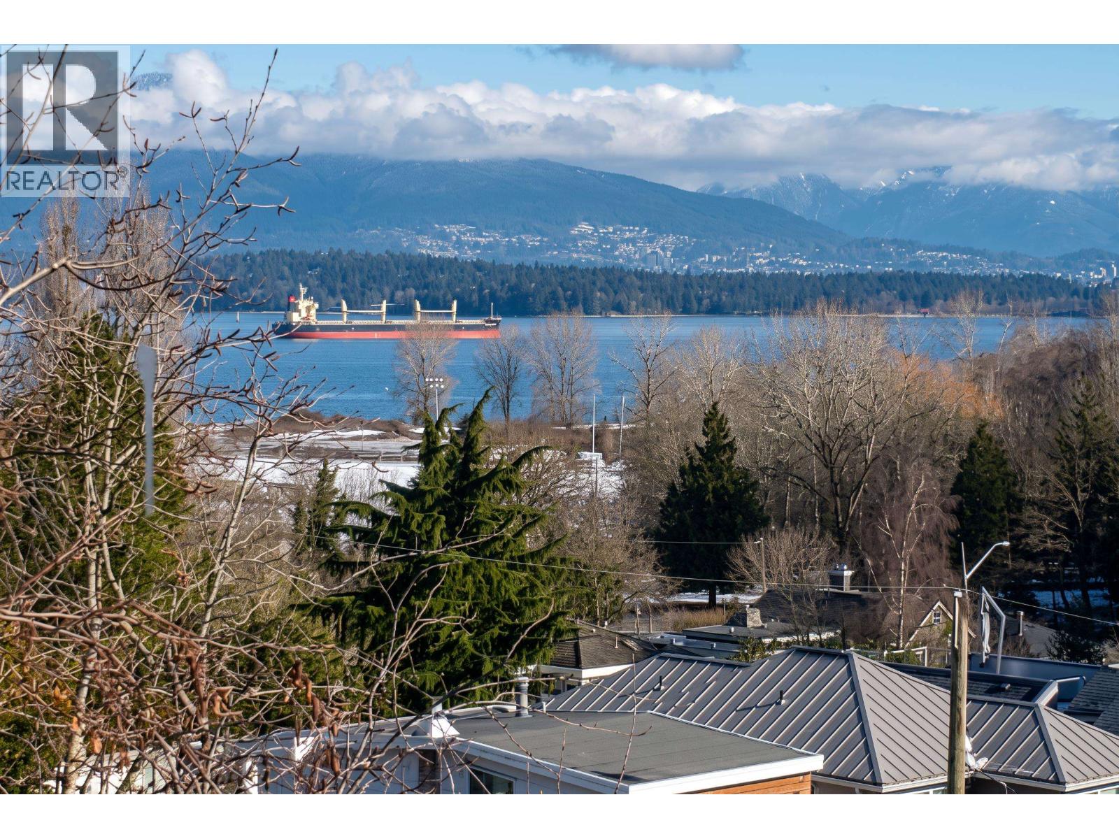 4390 Locarno Crescent Property Photo 1