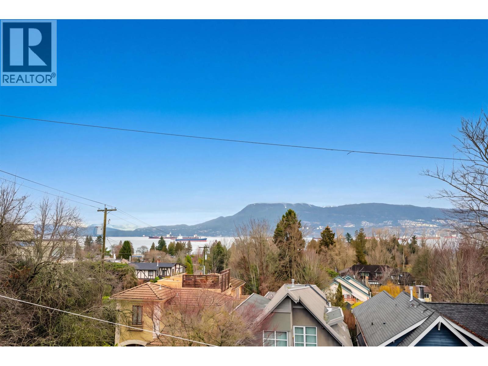 4396 Locarno Crescent Property Photo 2