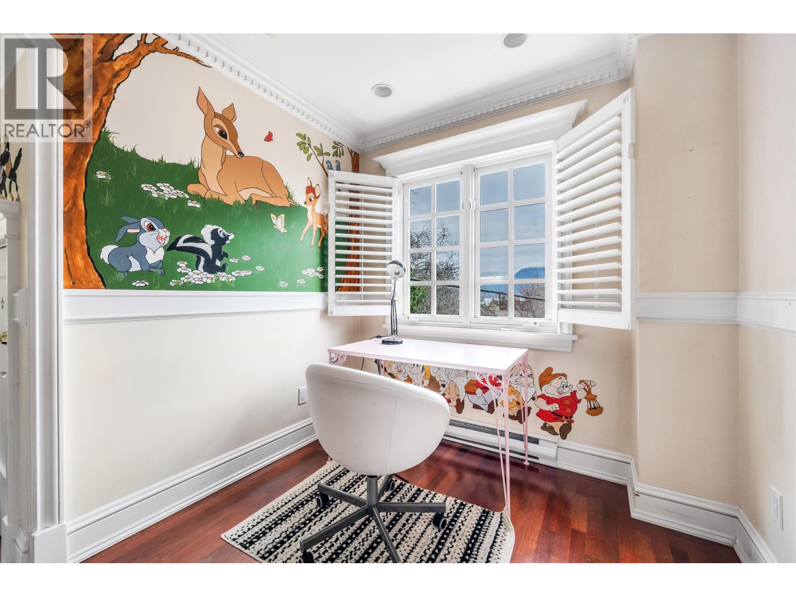 4396 Locarno Crescent Property Photo 11