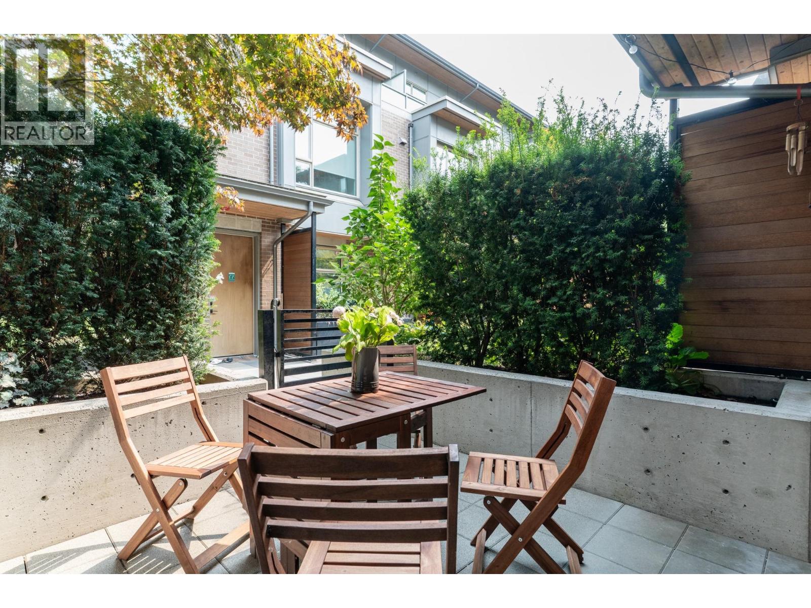 5510 Oak Street Property Photo 8