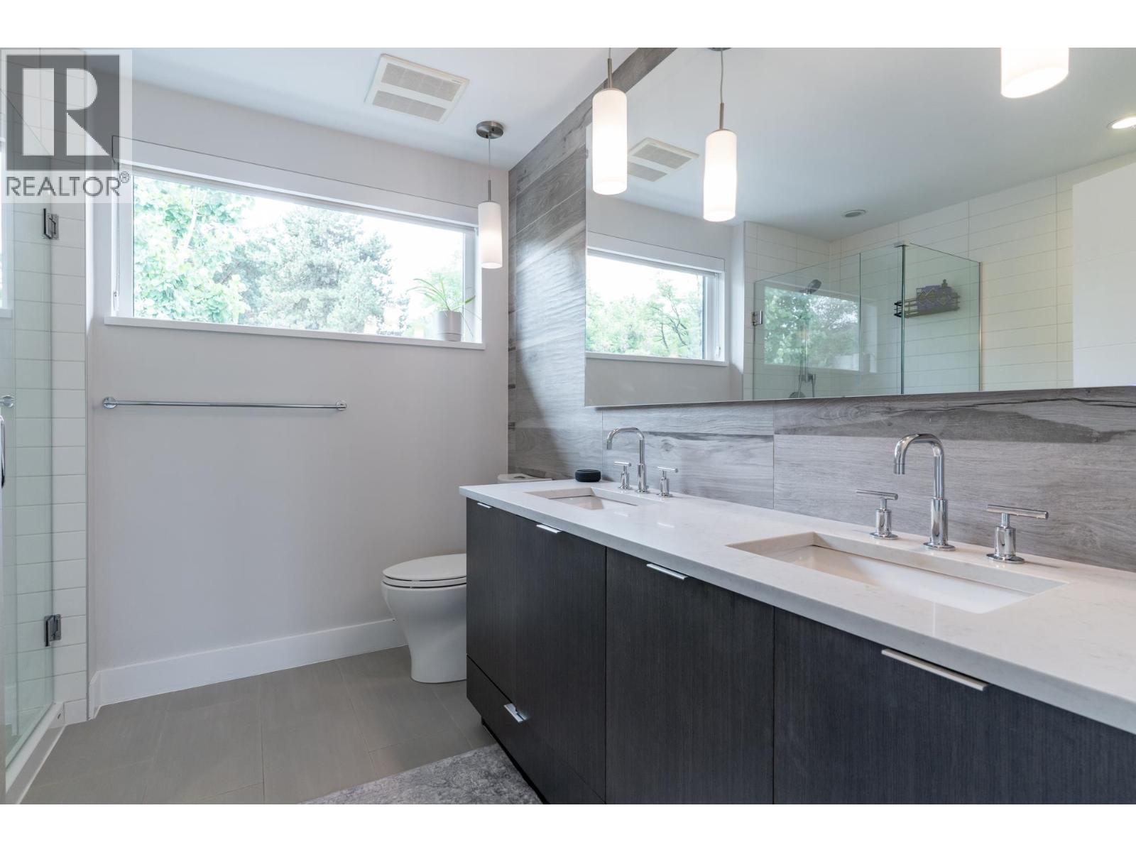 5510 Oak Street Property Photo 12