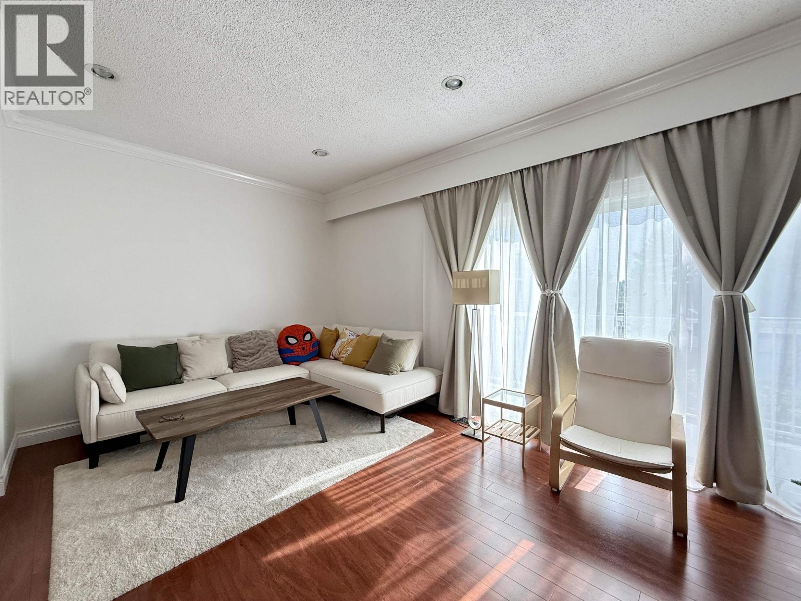 6722 Kneale Place Property Photo 4