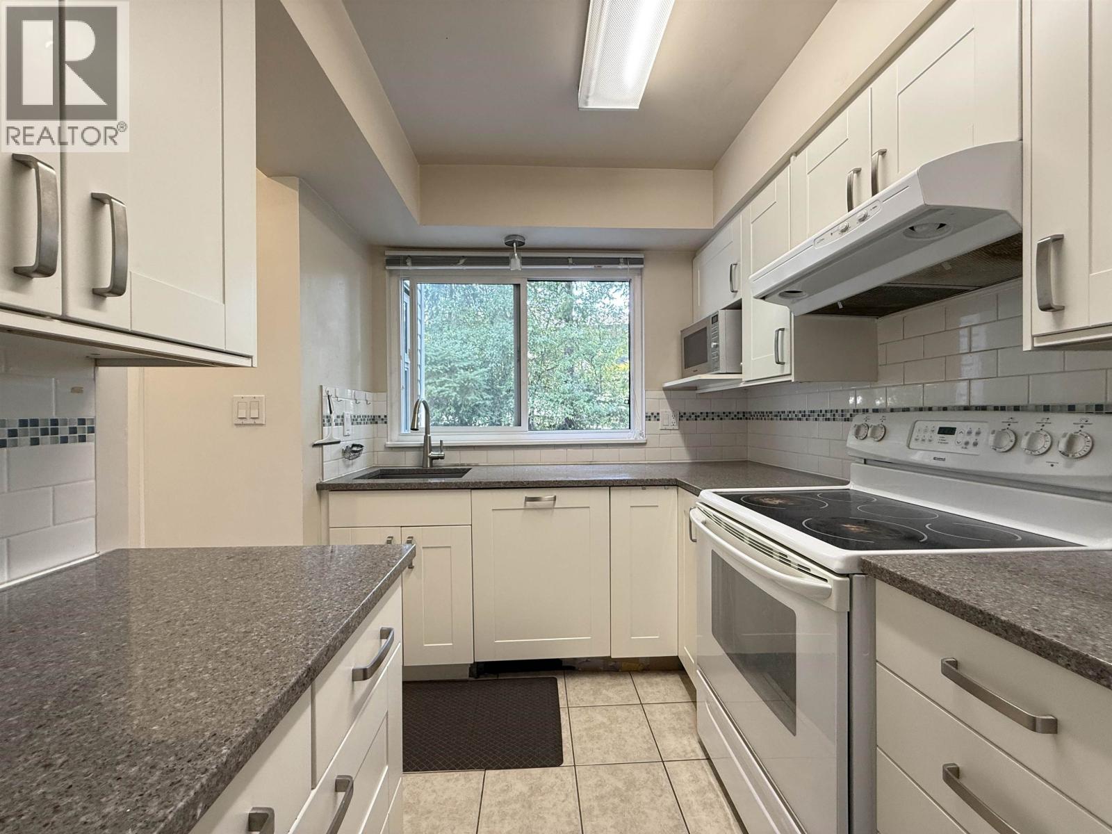 6722 Kneale Place Property Photo 8