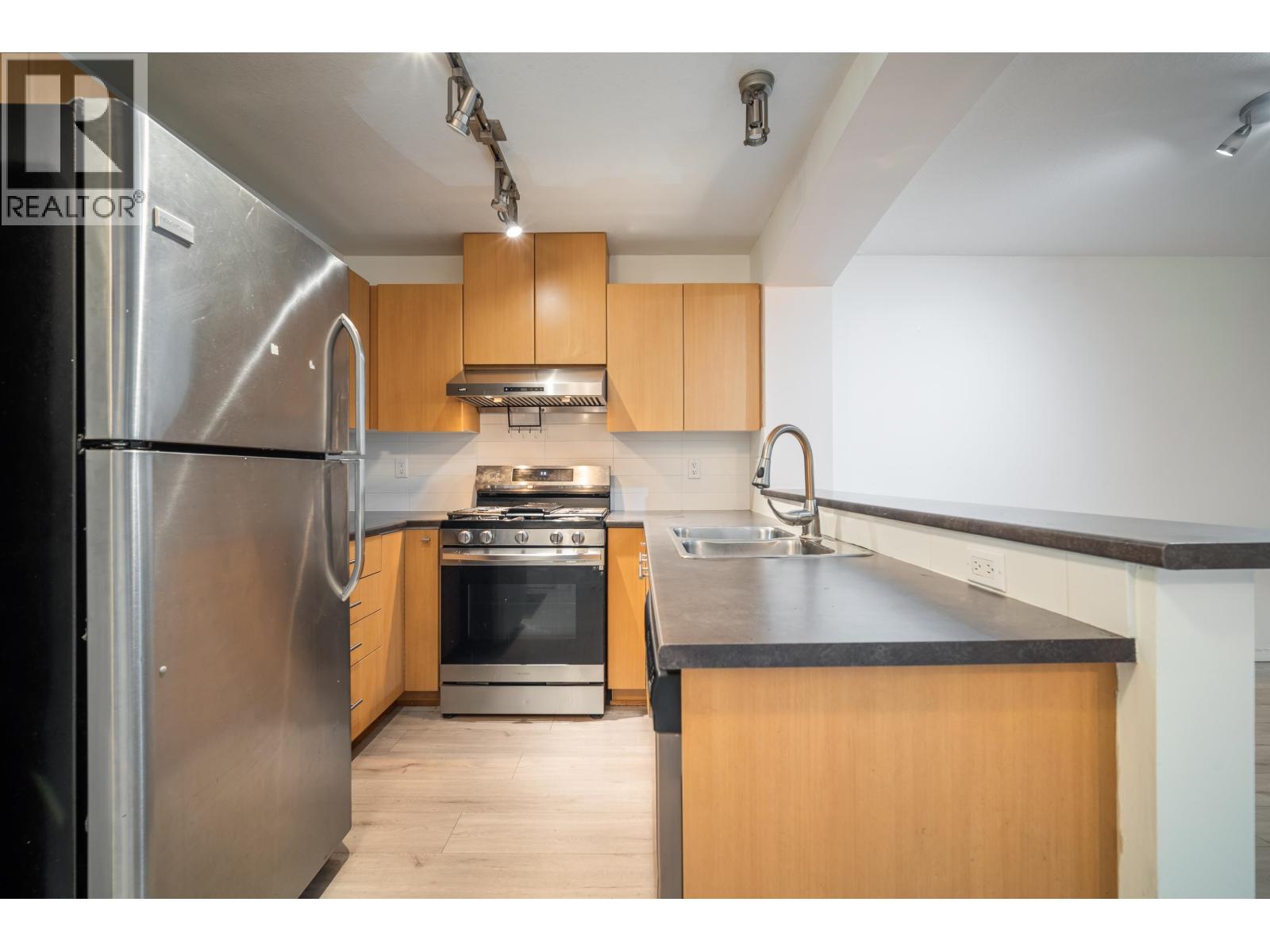 408 9319 University Crescent Property Photo 6