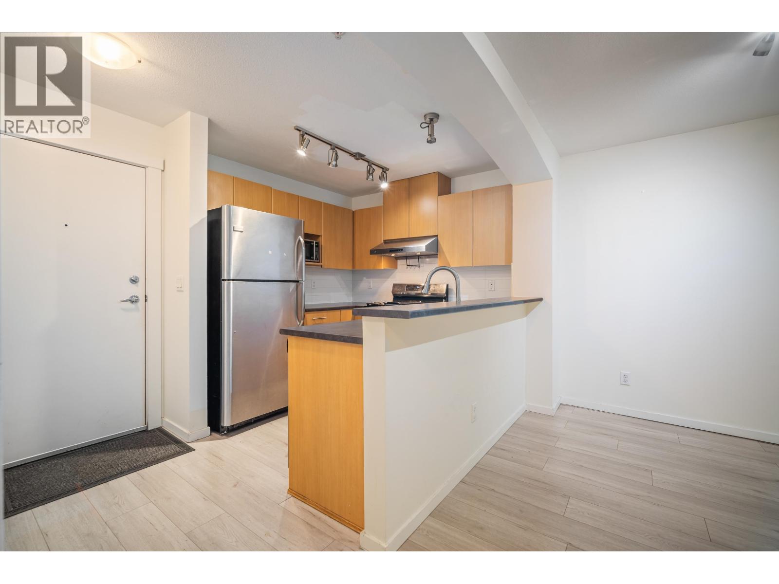 408 9319 University Crescent Property Photo 8